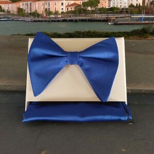 MEN'S MILANO MODA ROYAL BLUE OVERSIZED TEARDROP BOW TIE AND POCKET SQUARE. BT06.